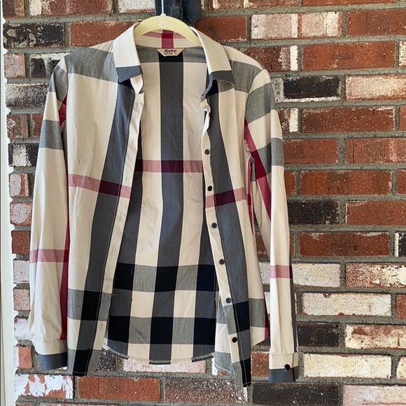 🆕 Women’s checkered blouse Size Small Made In Korea🇰🇷🤎👕👚 - Picture 1 of 3